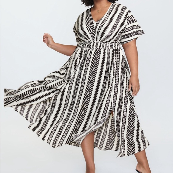 Dresses & Skirts - Elegant Black and White Patterned Dress